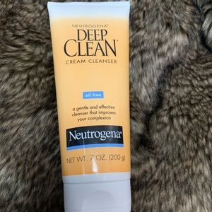Neutrogena . Cream cleanser